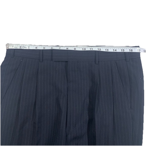Oleg Cassini Suit Jacket and Pants Men's Sz‎ 40 R, Pants 32/31 Black Pinstripe - Picture 9 of 10